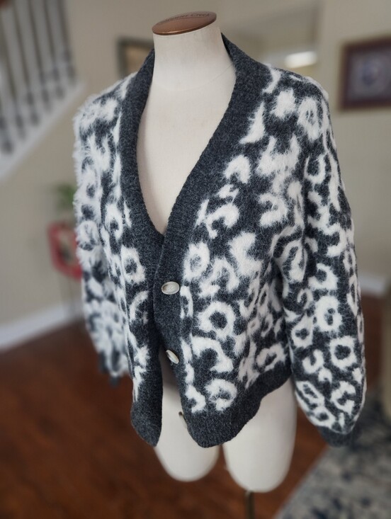 Sweaters - Threaded Leaf White Leopard Soft Cardigan Small